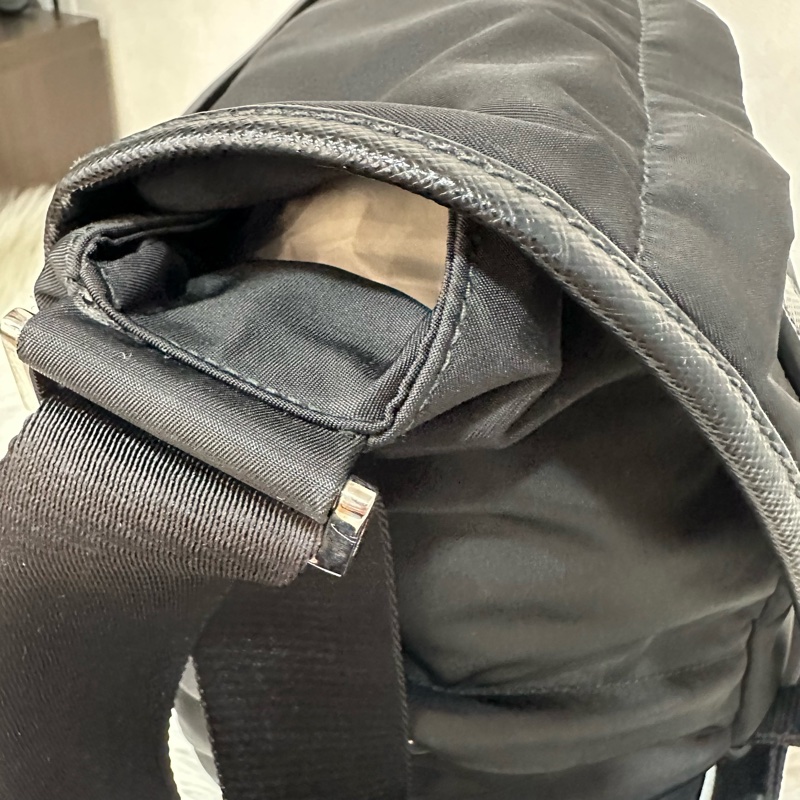 Prada 2VD052 黑尼龍斜背包 郵差包-21