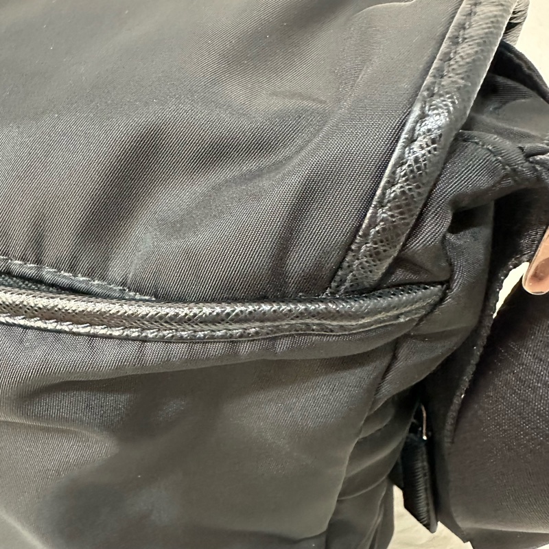Prada 2VD052 黑尼龍斜背包 郵差包-22