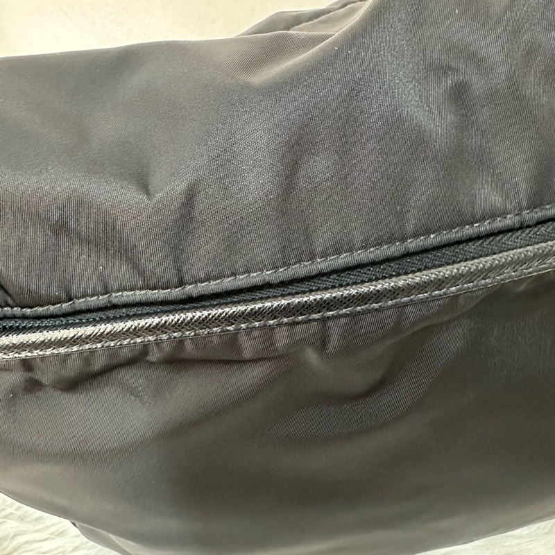 Prada 2VD052 黑尼龍斜背包 郵差包-24