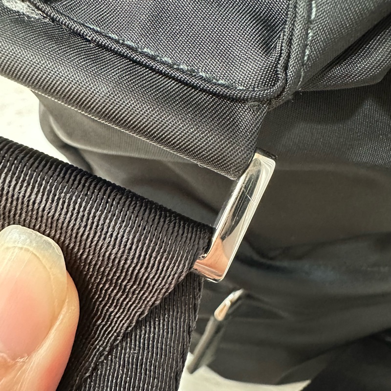 Prada 2VD052 黑尼龍斜背包 郵差包-30