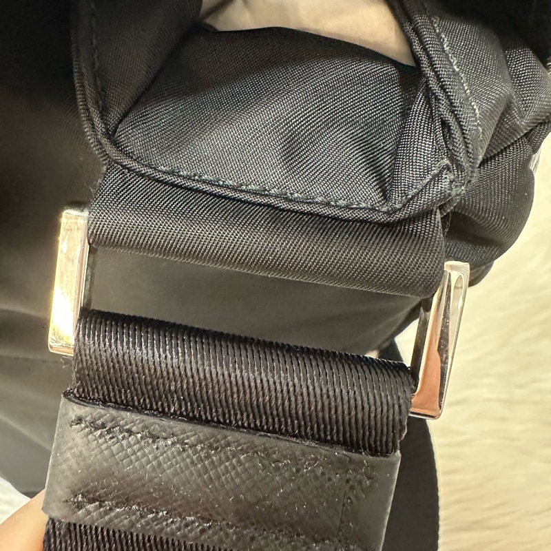 Prada 2VD052 黑尼龍斜背包 郵差包-33