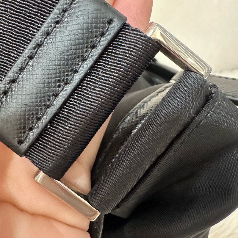 Prada 2VD052 黑尼龍斜背包 郵差包-34
