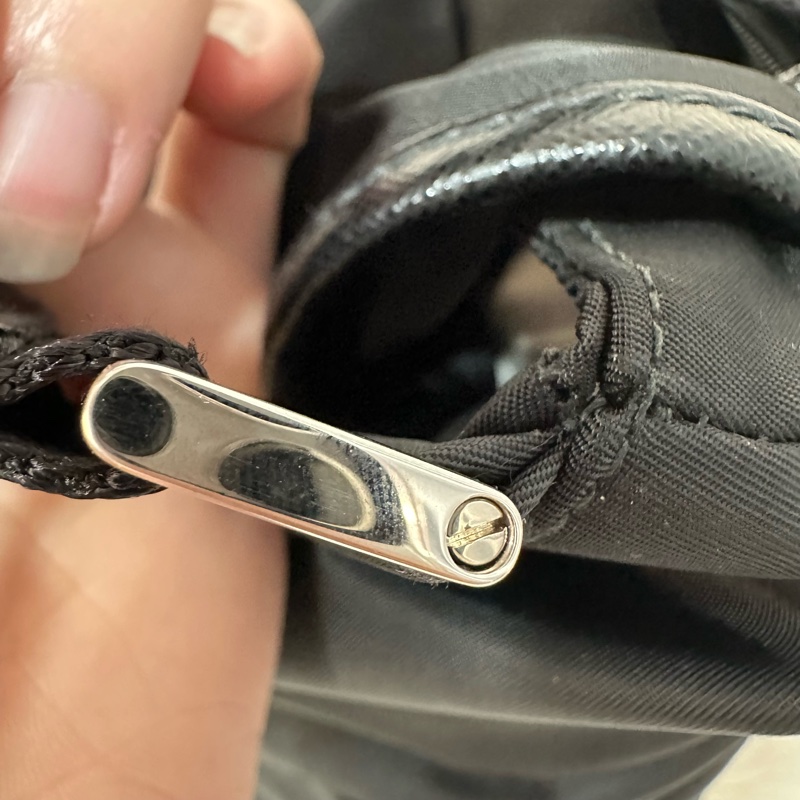 Prada 2VD052 黑尼龍斜背包 郵差包-35