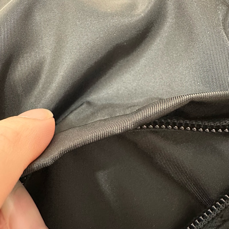 Prada 2VD052 黑尼龍斜背包 郵差包-44