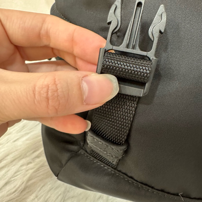 Prada 2VD052 黑尼龍斜背包 郵差包-67