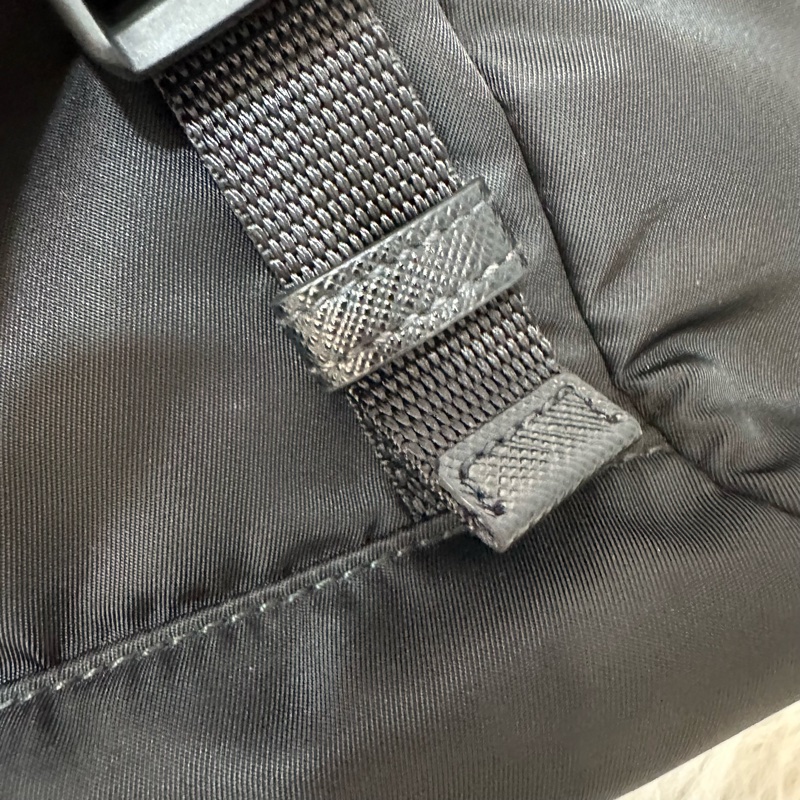 Prada 2VD052 黑尼龍斜背包 郵差包-69