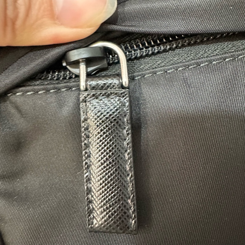 Prada 2VD052 黑尼龍斜背包 郵差包-70