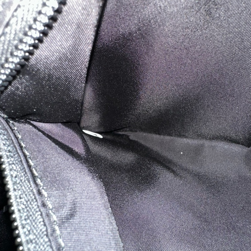 Prada 2VD052 黑尼龍斜背包 郵差包-77