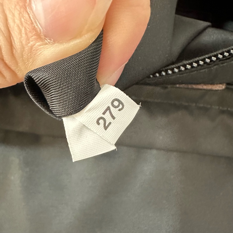 Prada 2VD052 黑尼龍斜背包 郵差包-79