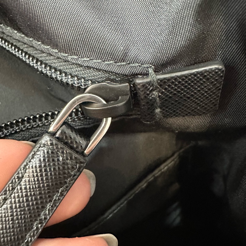 Prada 2VD052 黑尼龍斜背包 郵差包-80