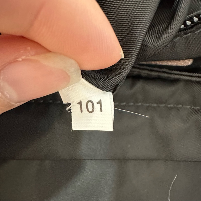 Prada 2VD052 黑尼龍斜背包 郵差包-81