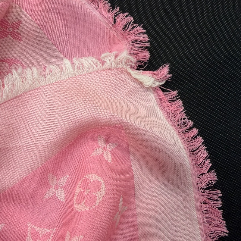 LV 深淺粉LOGO羊毛絲質方巾M76065-4