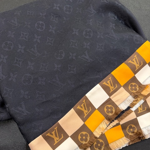 LV 黑Logo咖橘米白方格羊毛絲質方巾M68644