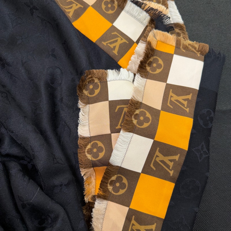 LV 黑Logo咖橘米白方格羊毛絲質方巾M68644-6