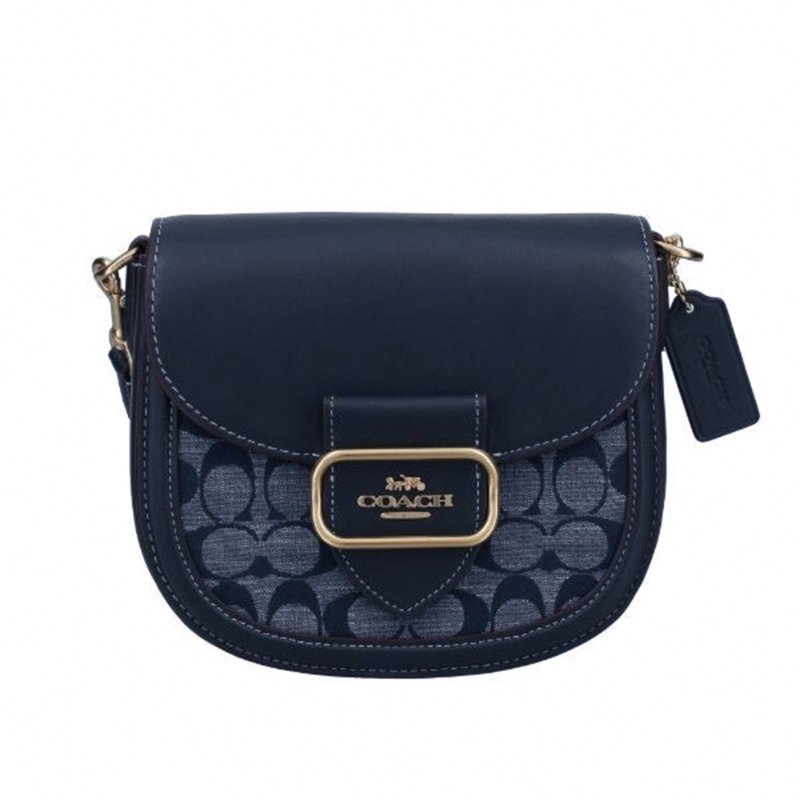 【COACH】滿版LOGO翻蓋皮革馬鞍斜背包-丹寧深藍-0