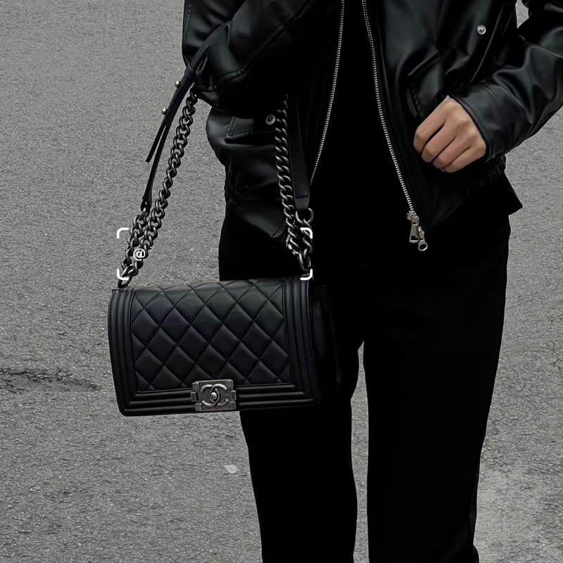 CHANEL黑銀小牛皮大菱格BOY25/A67086-0