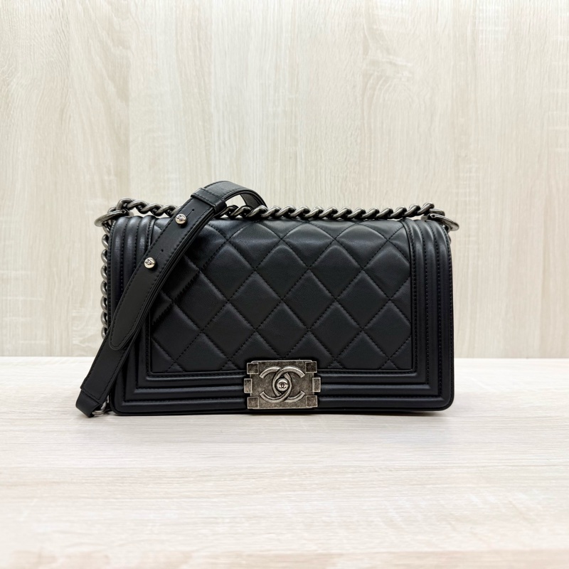 CHANEL黑銀小牛皮大菱格BOY25/A67086-1