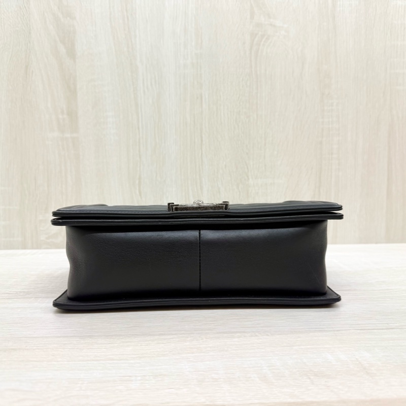 CHANEL黑銀小牛皮大菱格BOY25/A67086-5