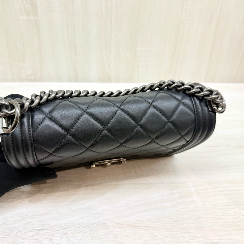 CHANEL黑銀小牛皮大菱格BOY25/A67086-8
