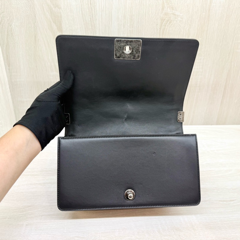 CHANEL黑銀小牛皮大菱格BOY25/A67086-10