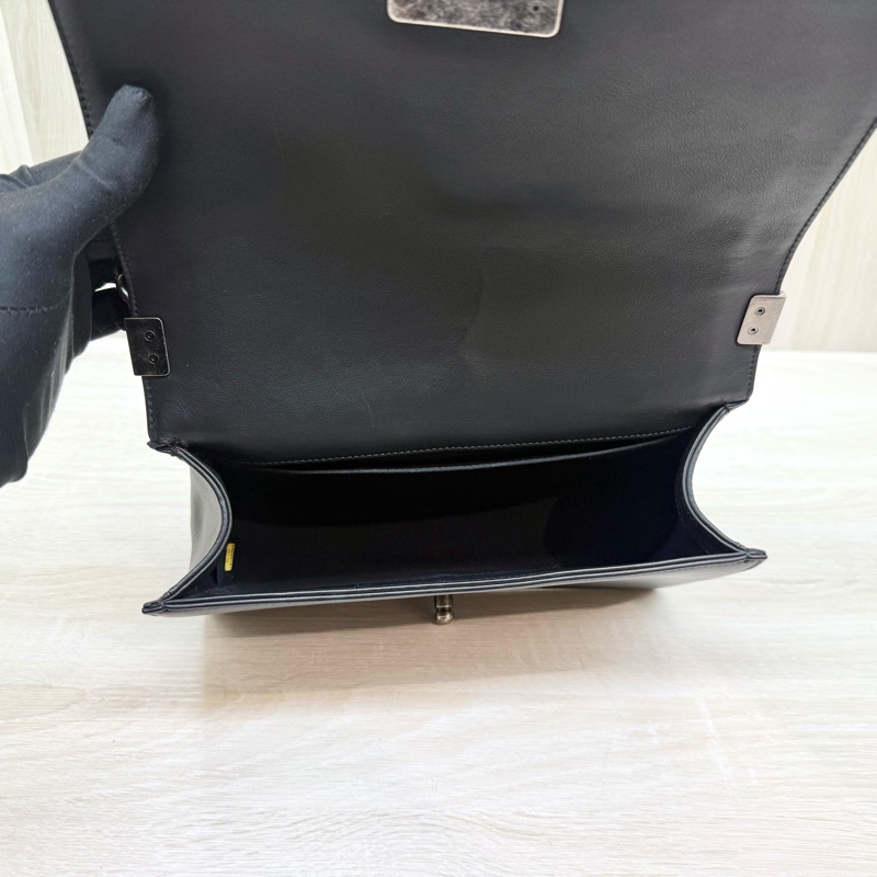 CHANEL黑銀小牛皮大菱格BOY25/A67086-11