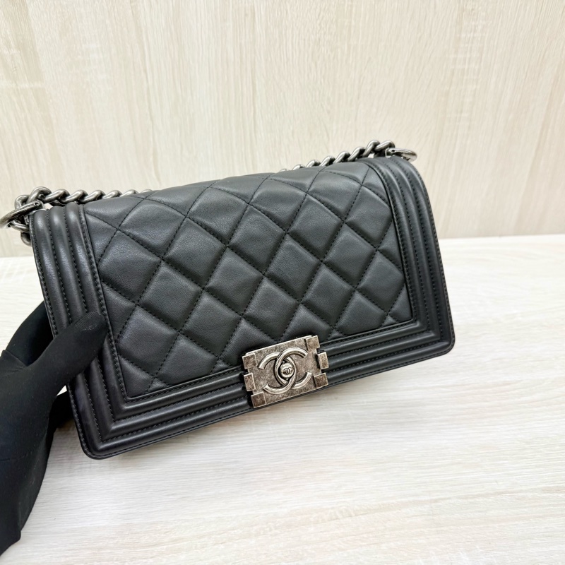 CHANEL黑銀小牛皮大菱格BOY25/A67086-12