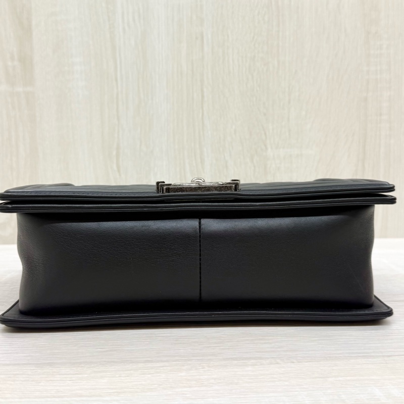 CHANEL黑銀小牛皮大菱格BOY25/A67086-13