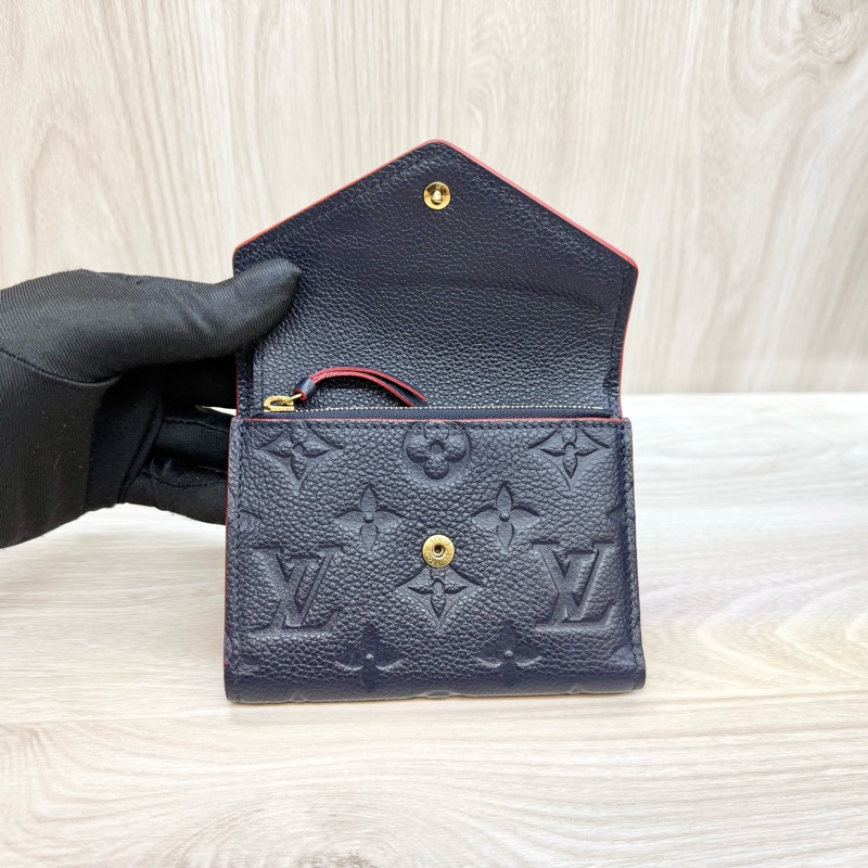 LV海軍藍滾紅邊牛皮壓紋Victorine信封式三折短夾 M64060-6