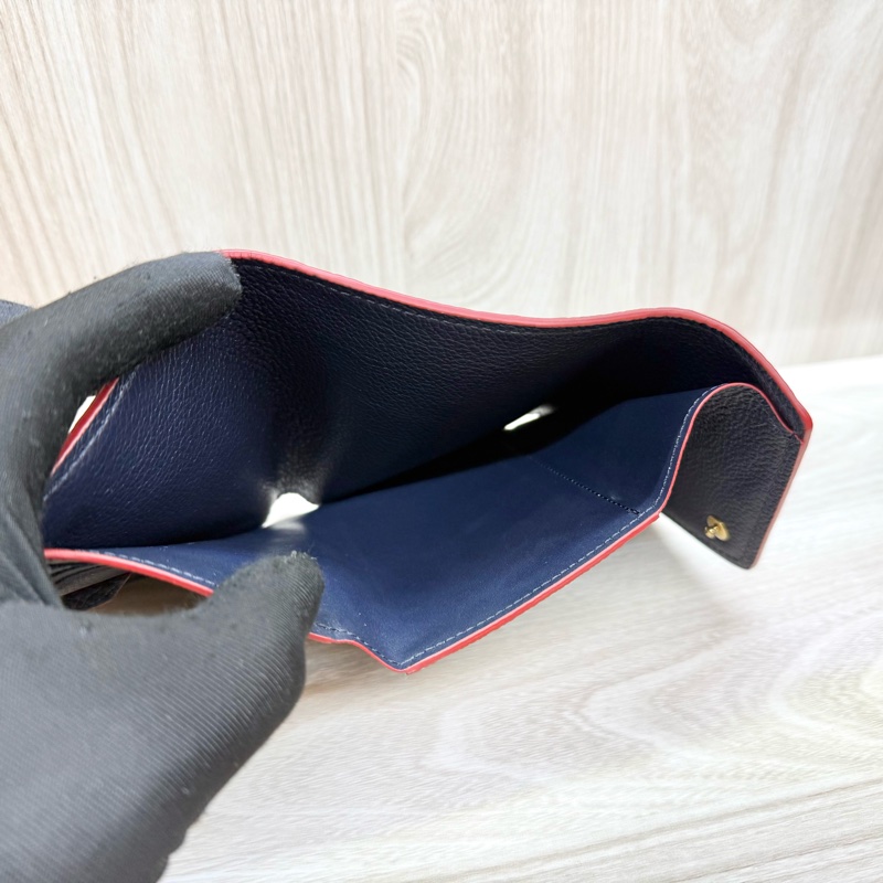 LV海軍藍滾紅邊牛皮壓紋Victorine信封式三折短夾 M64060-9