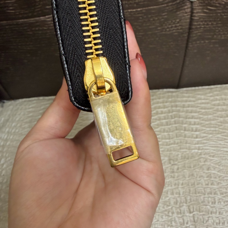 🌟全新🌟YSL 黑魚子醬牛皮金釦ㄇ拉長夾-5