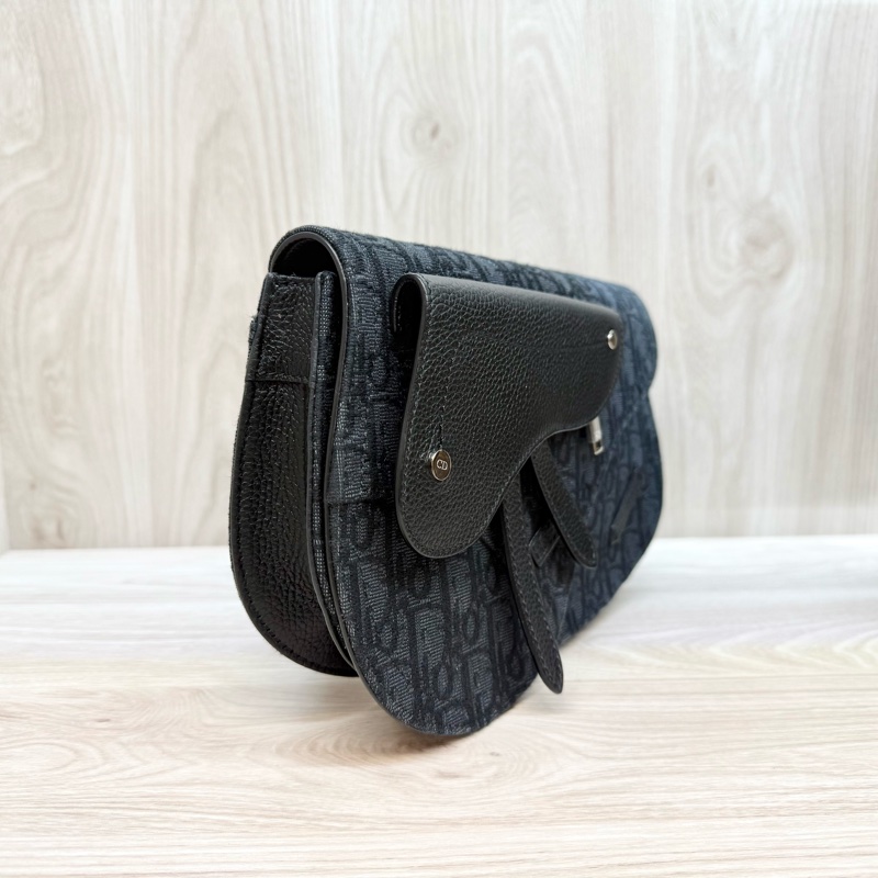 Dior黑色粒面小牛皮拚緹花布銀釦馬鞍郵差包-4