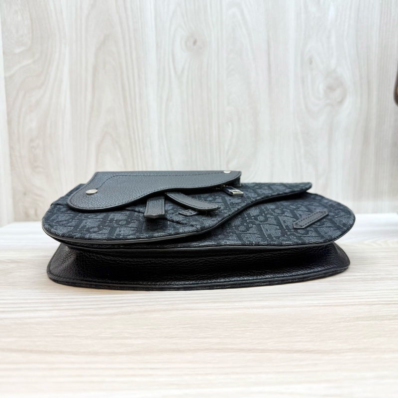 Dior黑色粒面小牛皮拚緹花布銀釦馬鞍郵差包-6