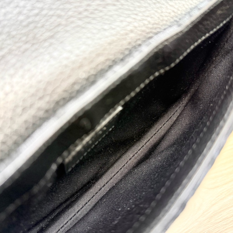 Dior黑色粒面小牛皮拚緹花布銀釦馬鞍郵差包-12