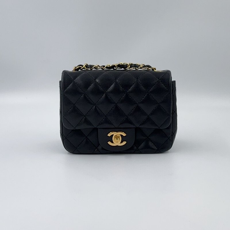 CHANEL黑色羊皮金鍊菱格方胖A35200-0