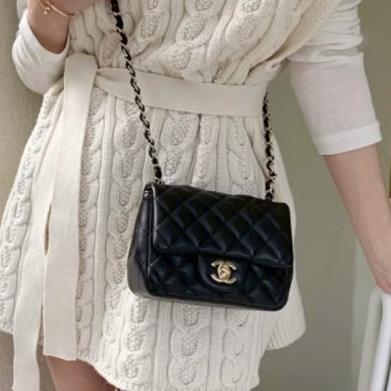 CHANEL黑色羊皮金鍊菱格方胖A35200-2