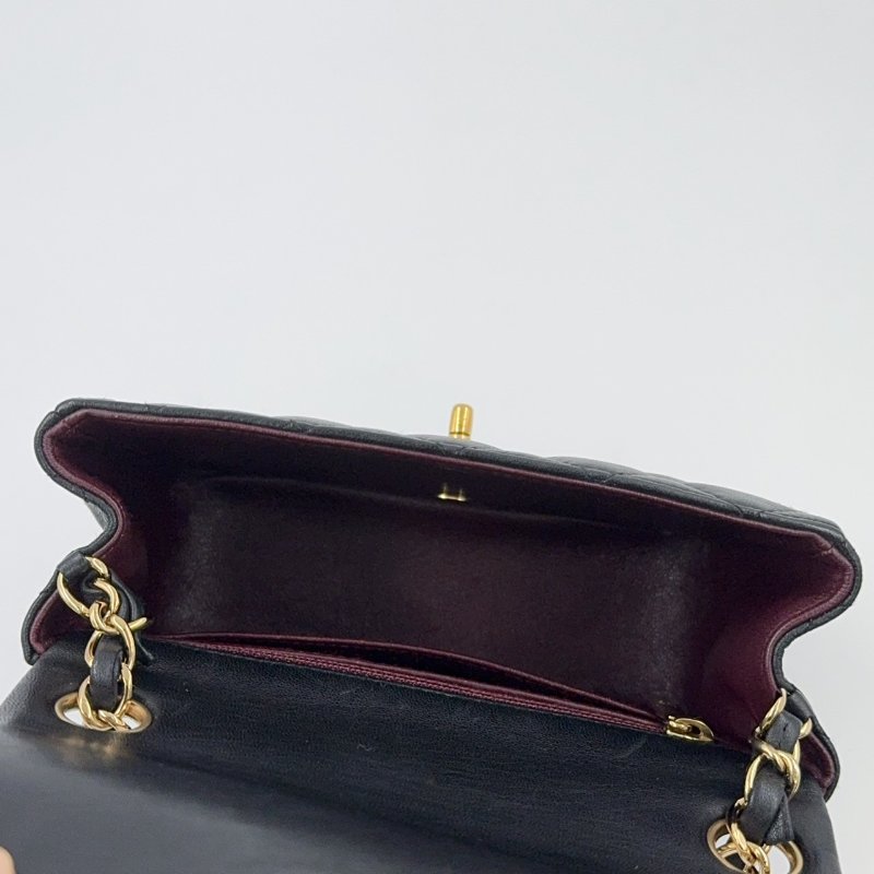 CHANEL黑色羊皮金鍊菱格方胖A35200-7