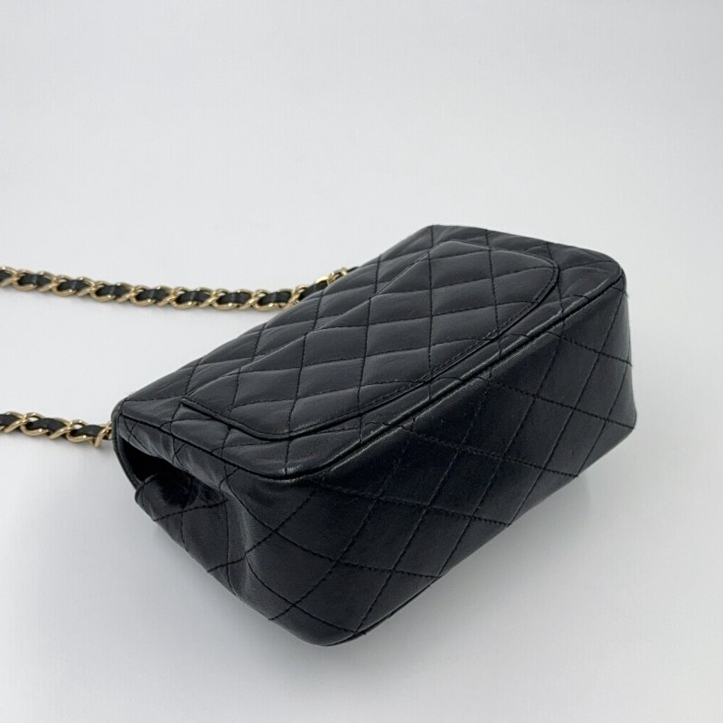 CHANEL黑色羊皮金鍊菱格方胖A35200-9