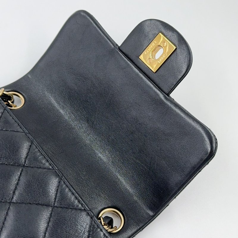 CHANEL黑色羊皮金鍊菱格方胖A35200-10