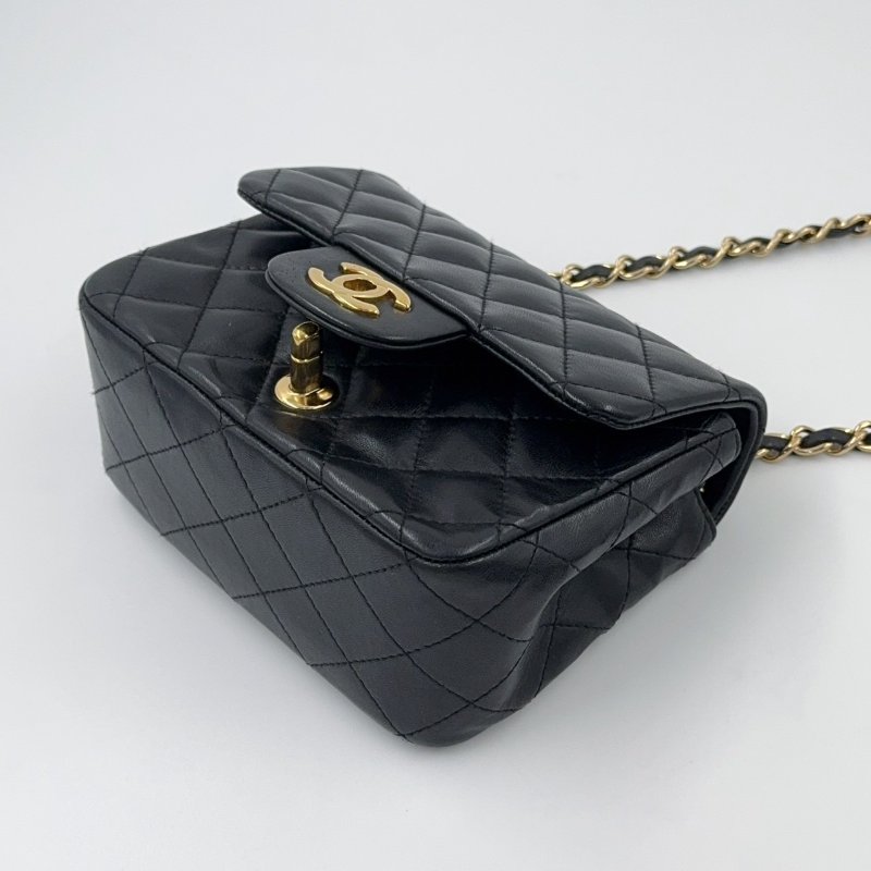 CHANEL黑色羊皮金鍊菱格方胖A35200-14