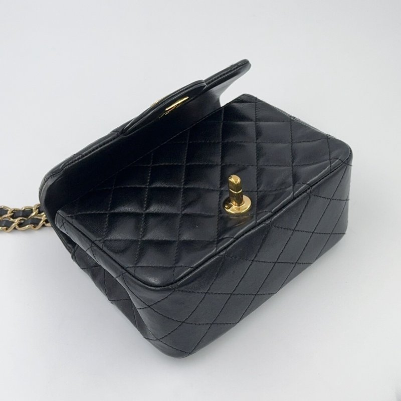 CHANEL黑色羊皮金鍊菱格方胖A35200-16