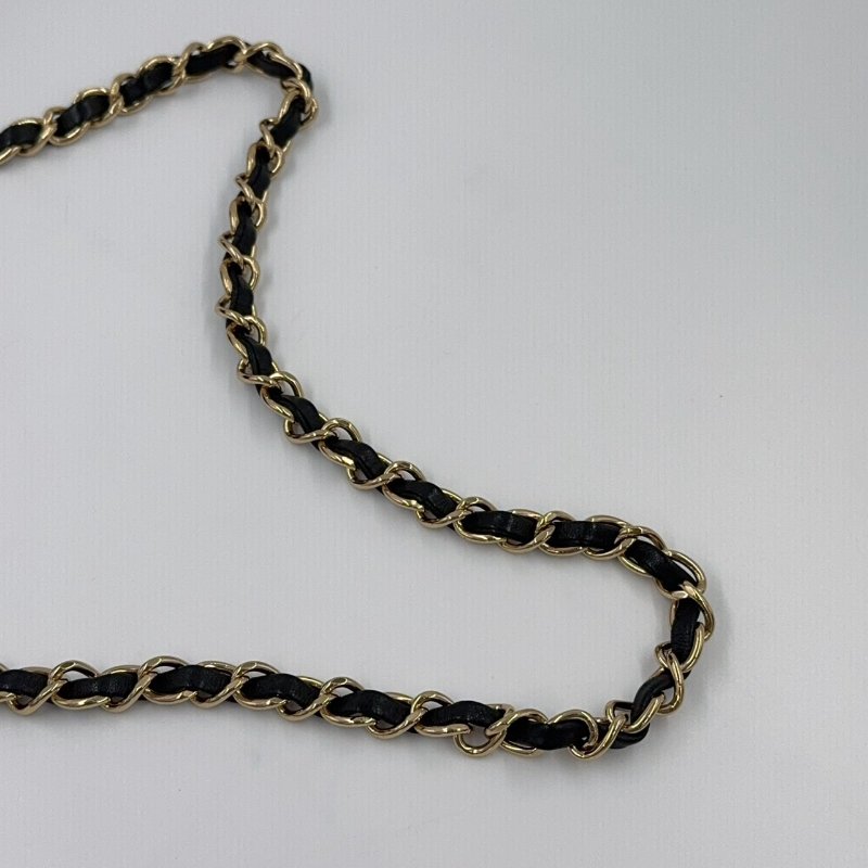 CHANEL黑色羊皮金鍊菱格方胖A35200-23