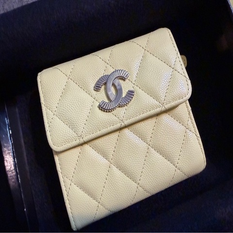 Chanel荔枝牛皮黃色短夾小雞黃