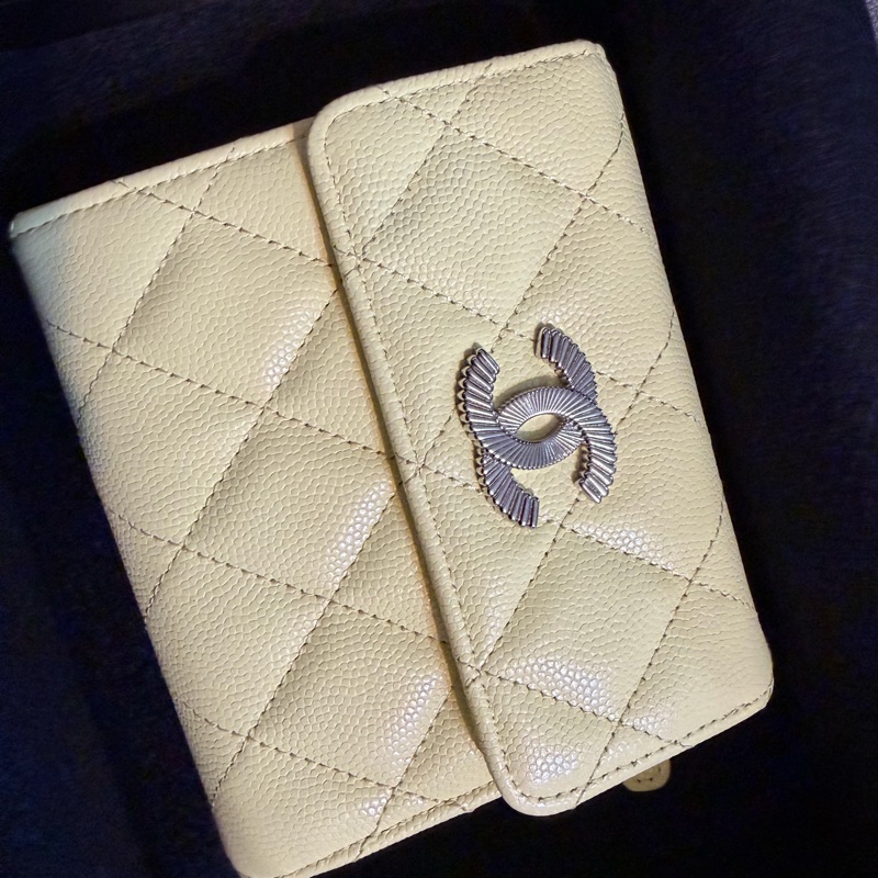 Chanel荔枝牛皮黃色短夾小雞黃-7