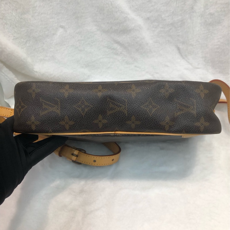 LV 中古老花單肩相機包 XC282-4