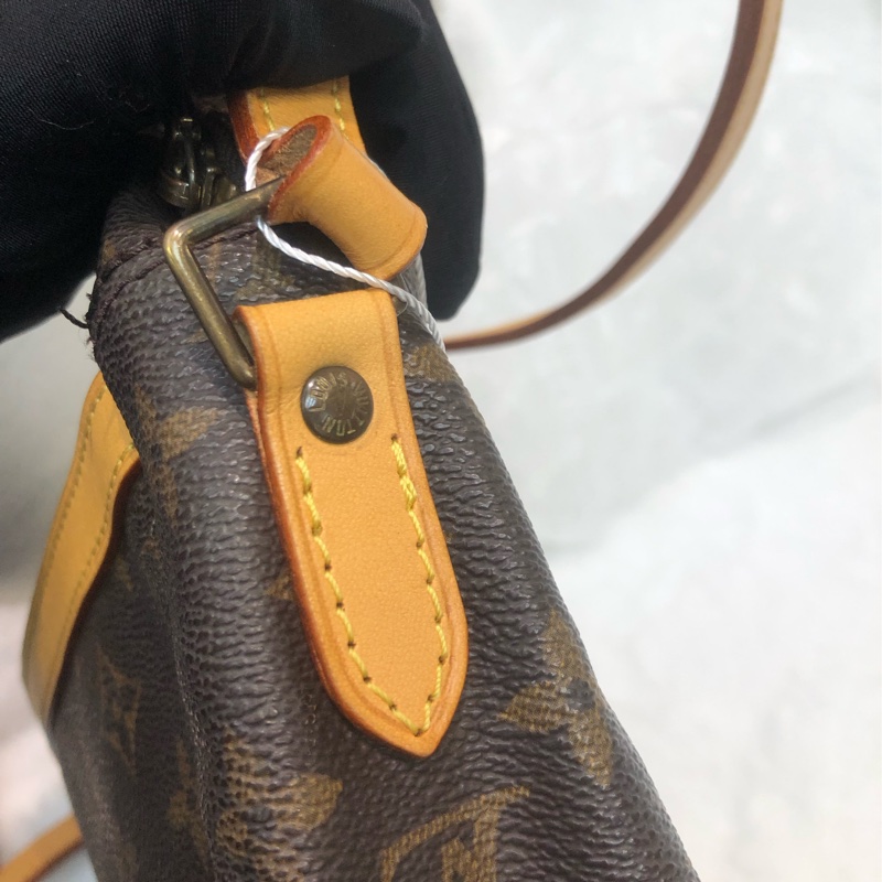 LV 中古老花單肩相機包 XC282-10