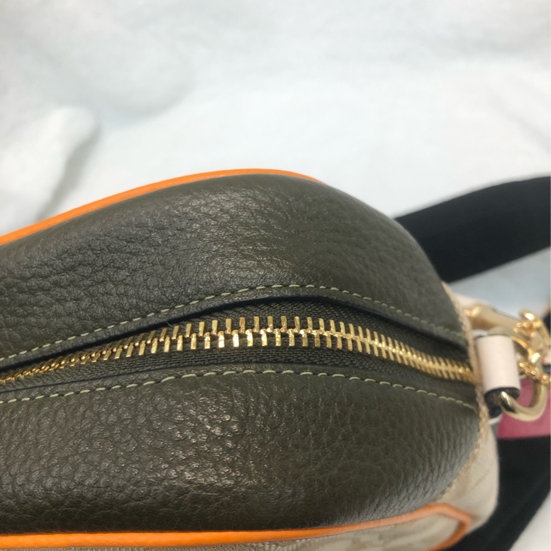 Coach 米色帆布拼墨綠色相機袋 XC239-11