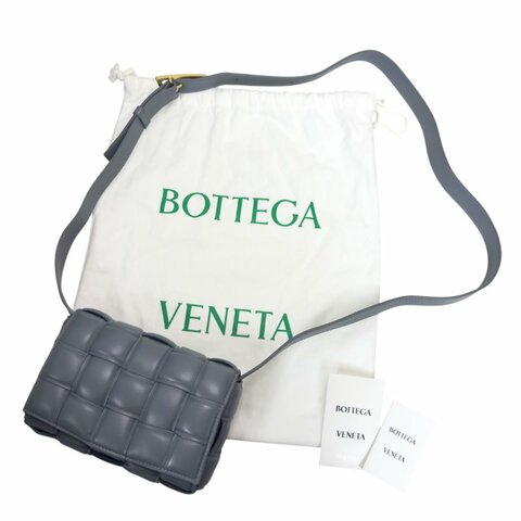 BOTTEGA VENETA Cassette Padded 枕頭包 斜揹袋