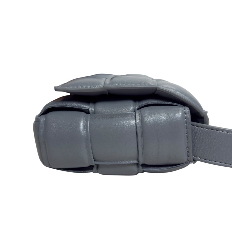 BOTTEGA VENETA Cassette Padded 枕頭包 斜揹袋-6