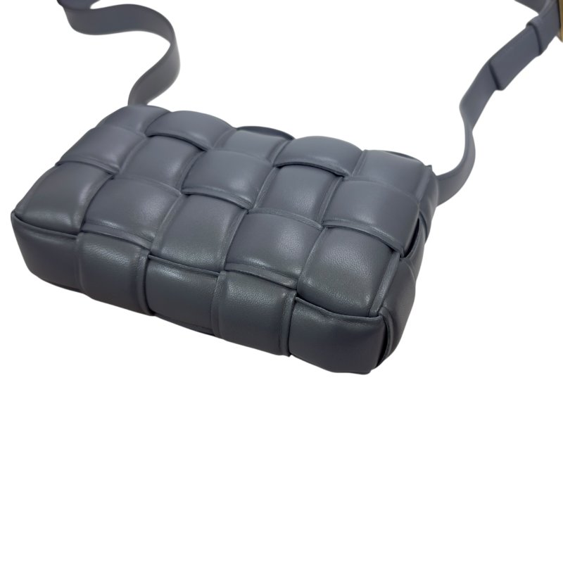 BOTTEGA VENETA Cassette Padded 枕頭包 斜揹袋-10