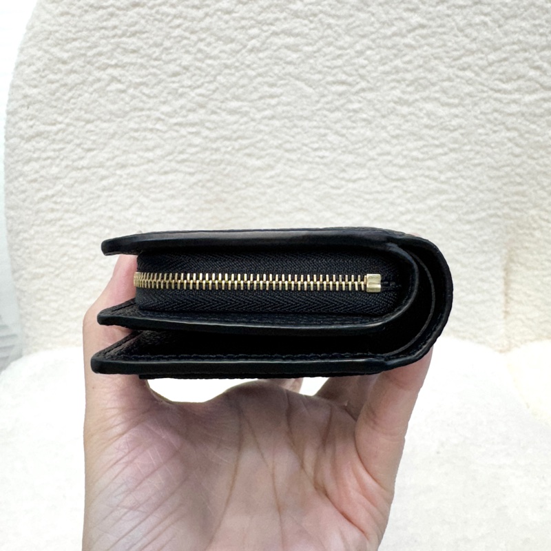 近全新路易威登短夾LV 黑金牛皮壓紋Clea短夾 M80151-7